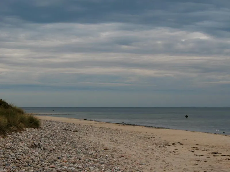 To the left - The beach to my left. Henning and another angler in the water.