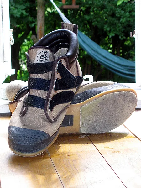 Canvas boots - The latest incarnation of the old Chinese canvas boots. These set me back about 40.- USD and at that price you can hardly complain about lack of value for money. They won't last a lifetime, but these have been my backups for about three seasons now, and are still doing fine.